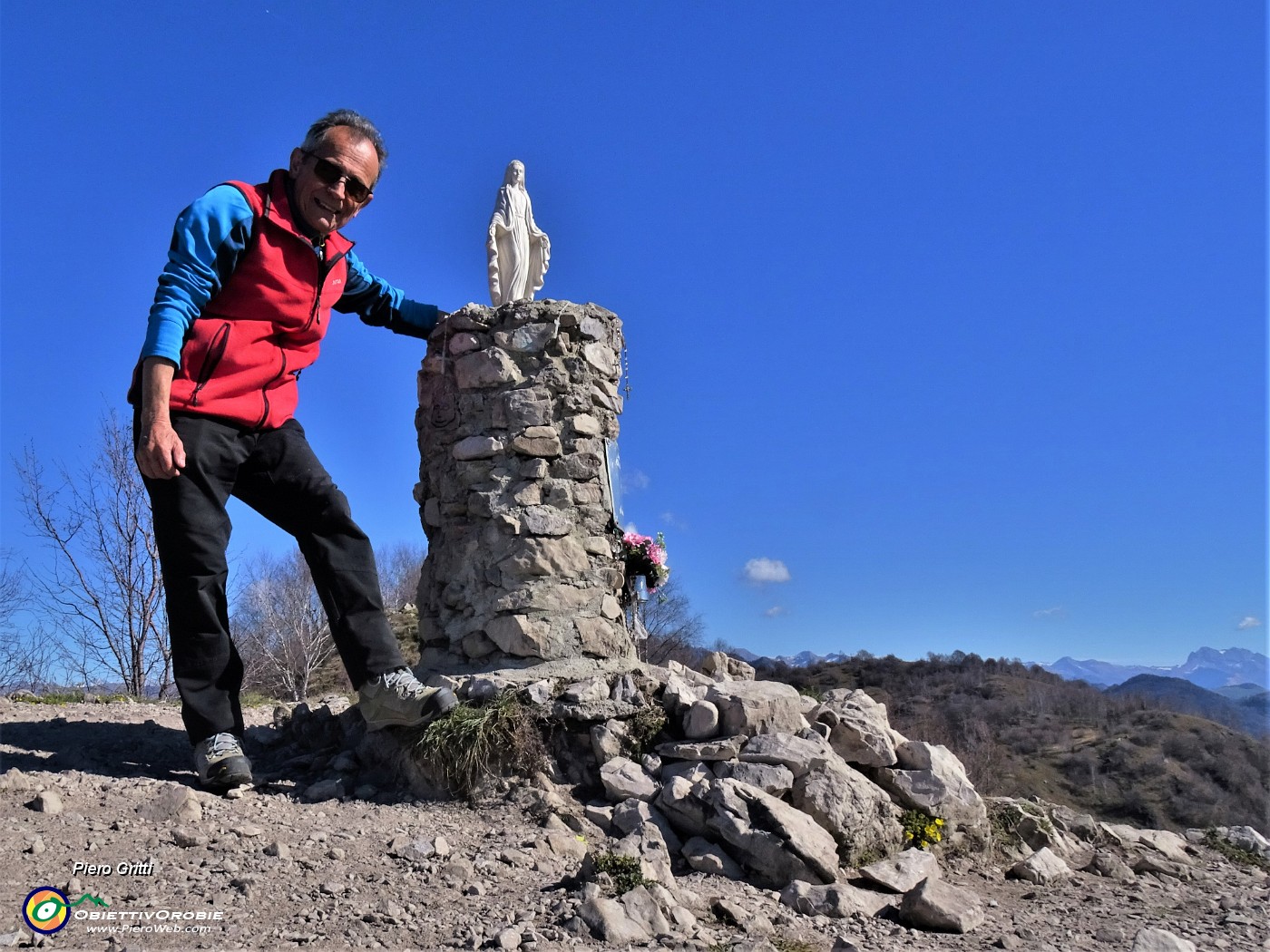 40 Alla bella bianca Madonnina (CAI-Alzano) del Costone (1195 m) che posso vedere da casa.JPG